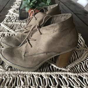 Old Navy Laced Block Heel Booties